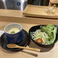 蟹鮨 加藤 札幌店 - 握りランチの茶碗蒸しとサラダ
