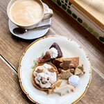 おやつのお店 よつば印 - 上から見るとこんな感じ♡ 栗のタルトがホラーに(笑)