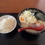 台湾料理 福満楼 - 料理写真:台湾豚骨野菜ラーメン＋ライス