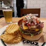 CRUZ BURGERS & CRAFT BEERS - 【LTD BURGER】
      『もち豚ベーコン＆サルサフレスカ＆チェダーBURGER¥1,720』