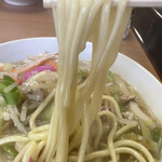 新華園 - 麺はこんな感じ♪