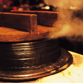 『米』へのこだわりはとことん。新潟米を大竃でふっくらと◎