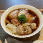 らぁ麺 紫陽花 - 醤油わんたん麺