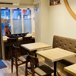読谷食堂 - テーブル席