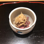 鳥匠 いし井 - 砂肝コンフィの生姜和え
      →この夜の最初の一品も砂肝ですが、流石石井大将♪部位も調理法も味わいも変えていらっしゃいます！雑味なく綺麗な味わい♪そして程良い食感を楽しめる食欲を唆る前菜でした(^^)