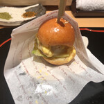 鳥匠 いし井 - デミ玉チーズバーガー
      →おっと(^O^)／楽しみにしていたバーガーがいきなり登場です！