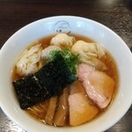 八雲 - 特製ワンタン麺ハーフ黒だし