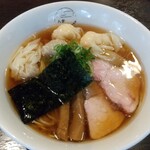 八雲 - 特製ワンタン麺ハーフ黒だし
