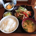 串焼 百 - 豚バラ肉と野菜の生姜焼 税込900円