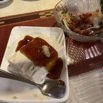 ひとし - ジーマーミ豆腐※ピーナッツの破片がゴロゴロ入っていて美味しい