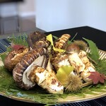 日本料理 TOBIUME - ◆松茸様の季節、到来でございます。これ二人分ですよ。♪ 事前にいつがベストかご相談し、この日に伺いました。 前日までは小さめだったそうですけれど、この日は立派な品が入ったとか。嬉しい。