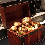 西麻布 焼肉 X - 今日入荷したばっかりの朝採れの松茸