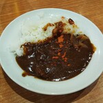 Biggu Boi - カレーも食べ放題、ココイチにあるような「とび辛スパイス」をかけて食べましたが、あんまり馴染まなかったです。