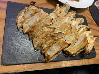 スタンドシャン食 Osaka北新地 Champagne & GYOZA BAR - 