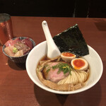 酒肴場 屯 - 津軽煮干し中華そば¥850、海鮮丼¥500