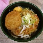 新橋あずみ - 天玉うどん＋コロッケ