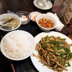 Aoyama Ippin - 日替わりランチの青椒肉絲定食。ご飯はお代わり可。