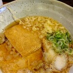 うどんばか平成製麺所 - かすうどん 中盛り、きつねトッピング！（天かす入り！希望聞いてくれます！）