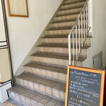 ラ ピッコラ ポエズィーア - 入口に登る階段