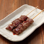 Grilled skewer beef skewers - with the delicious flavors of fruit and garlic -