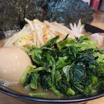 横浜家系ラーメン 蓮 - ほうれん草たっぷり♪