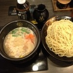 博多 元勲 - 冬の麺祭り限定、京風白味噌モツつけ麺。
バリうま！