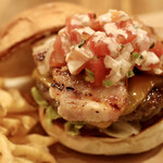 CRUZ BURGERS & CRAFT BEERS - 