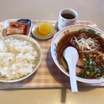 中華そば 焼肉ささき - 中華そばとめし中とキムチ