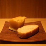 RISTORANTE IL NODO - 自家製フォカッチャとライ麦パン