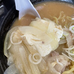 とん汁 たちばな - とん汁ラーメンにもお豆腐入ってます