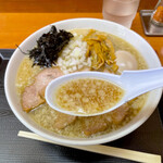 肉煮干中華そば 鈴木ラーメン店 - カエシの改良以来、旨さを増したスープ。