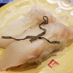 回転寿し トリトン - ヒラメ昆布〆。
