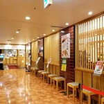 回転寿し トリトン - 平日、17時50分位。