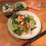 ペンション てんとう虫 - 鮮魚のマリネ風サラダ･ゴマ油香る豆腐料理･枝豆