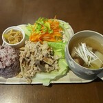 蜂の巣 - プレートランチ