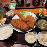 とんかつ まい泉 青山本店 - 黒豚 秋のミックスフライ膳 全景（2,600円）＋小ビール（飲みかけ）。