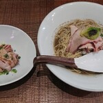 つくばらーめん 鬼者語 - 水と煮干(醤油)＋肉増し