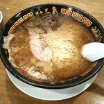 博多三氣 - 元気ラーメン680円
            スープが水っぽくマーユが明らかに少ないです。
