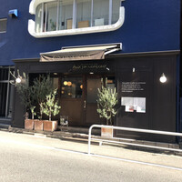 オー・プロヴァンソー - あー、見つけた！この青い壁‼︎
                    前日の感じのよい電話応対に期待が高まります。