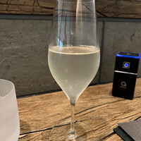 レヴォ - くろもちの樹液柑橘、蜂蜜、炭酸