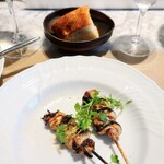 La Brianza - うなぎが焼き鳥のような出で立ちで、香ばしさマックス☆ 一方でうなぎはやわらかで、セルフィーユの香りがふんわりオシャレだわぁ♡