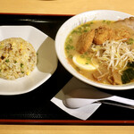 Tontarou - みそカツラーメン　870円・ハーフ焼めし　＋300円