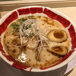 ラーメン エックス ワン - とんこつ煮玉子ラーメン858円