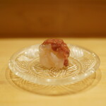 Sushi Ishiyama - 白海老、鯛の酒盗を添えて