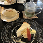 Thia Tsuri Ocha Do Kafe - リンゴの濃厚チーズケーキ