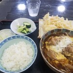 松の木 - 肉そば850円(写真チョイズレ)にかき揚げ定食?