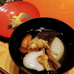 すし人 三篤 - 香茸　生の舞茸　ヒシの実　大根の梅煮