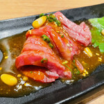 神田焼肉 俺の肉 - 炙り牛刺し