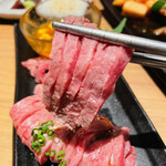 神田焼肉 俺の肉 - 炙り牛刺し