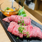 神田焼肉 俺の肉 - 炙り牛刺し